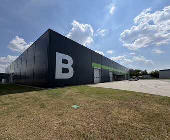 Kiadó rámpás csarnok - M59 - B csarnok