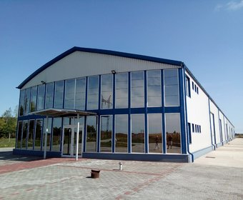 Dunaújvárosban eladó/kiadó raktárcsarnok