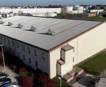 Warehouse to let with crain option - Videoton