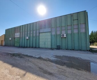 Hall with office and crane - Farkasvermi str.