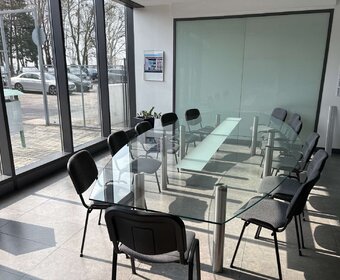 Kiadó irodahelyiség, irodaházban - Seregélyesi út